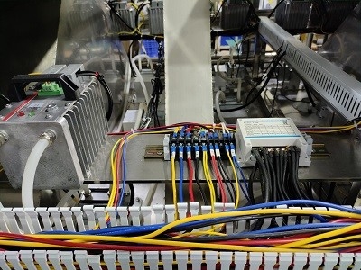 9 fasi Riduzione dell'acqua 95% Asciugatore a vuoto a microonde per scatole di polpa, imballaggi industriali