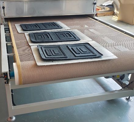 Forno per l'essiccazione a microonde industriale con riscaldamento volumetrico continuo a cinghia e potenza personalizzabile