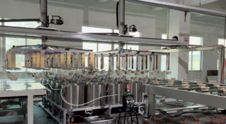 L'olio ad acqua calda ad alta temperatura a prova di sicurezza alimentare vassoio di stoviglie vassoio di rivestimento interno Linea di produzione per lo stampaggio della pasta