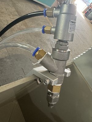 Sistema di rivestimento a doppia stazione personalizzabile. Per rivestimento interno uniforme della polpa da pasta. Modellazione di imballaggi alimentari ecologici.