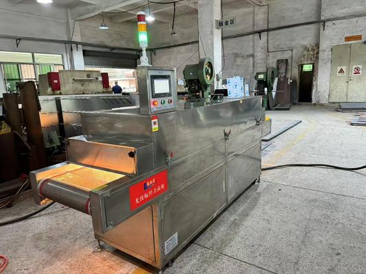 Modulo di sterilizzazione UV-C modulare montato su nastro trasportatore per linee di imballaggio alimentare trasparente