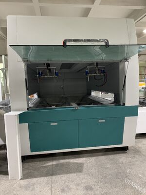 Macchina automatica per verniciatura a spruzzo con larghezza personalizzabile, pistole a spruzzo giapponesi Iwata e controllo PLC per applicazioni industriali