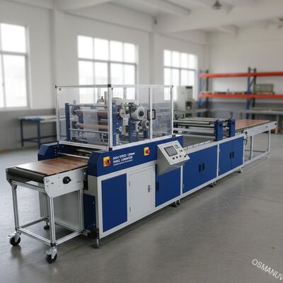 Macchina per la laminazione di pannelli larghi 1300 mm ad alta velocità per superfici di mobili resistenti agli graffi