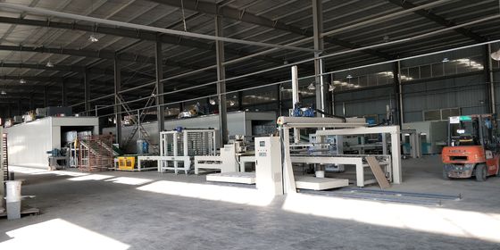 Spruzzi la linea di produzione della pittura di spruzzo della macchina ricoprente caricamento automatico e scaricare la fabbrica del sistema