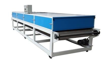 ESSICCATOIO INDUSTRIALE A MICROONDE CON NASTRO TRASPORTATORE A BASSO CONSUMO ENERGETICO – DISPOSIZIONE MAGNETRON E FLUSSO D’ARIA PERSONALIZZABILI