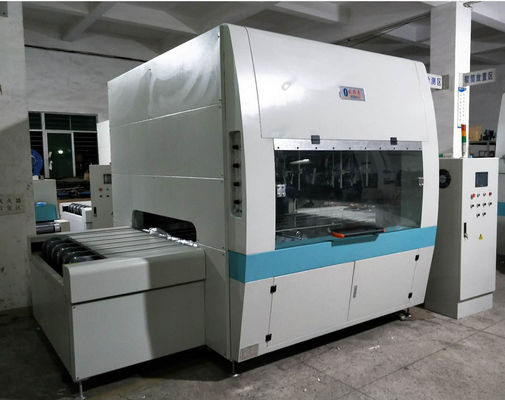 Linea di rivestimento a spruzzo completamente automatica. Sistema di rifornimento PLC e vernice personalizzabile. Basso tasso di spruzzo.