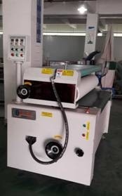 Per Ar vetro o pavimento in legno o foglio inossidabile superficie di rivestimento di macchine a rulli con 220V / 50Hz potenza e velocità 0-20m / min