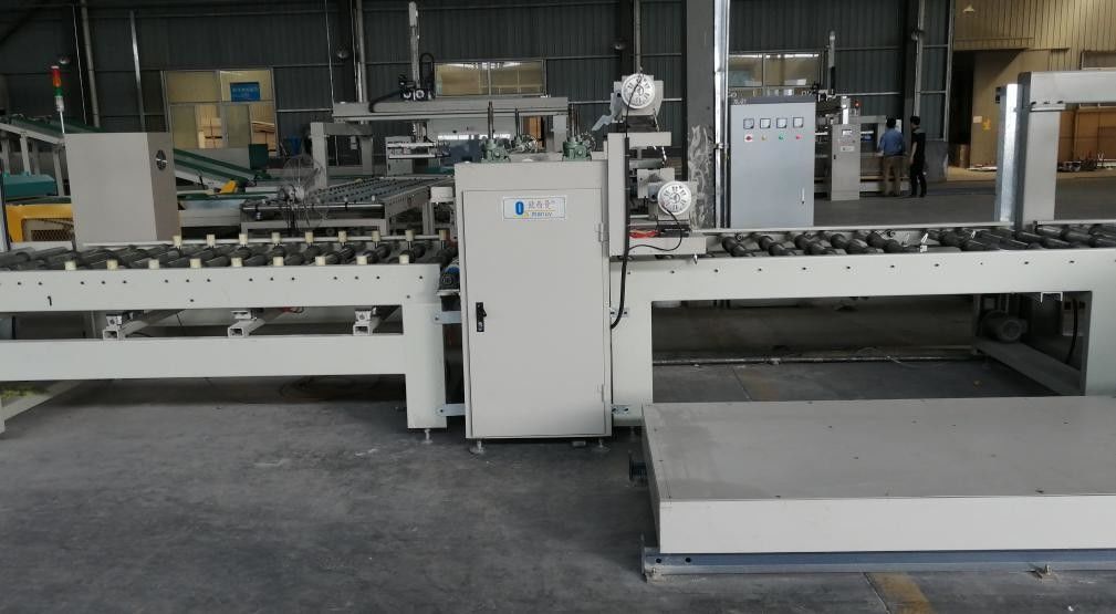 Per il piano di superficie del pavimento pannello vetro di plastica foglio film laminatura macchina con dimensioni complessive 6300 * 1550 * 1200mm