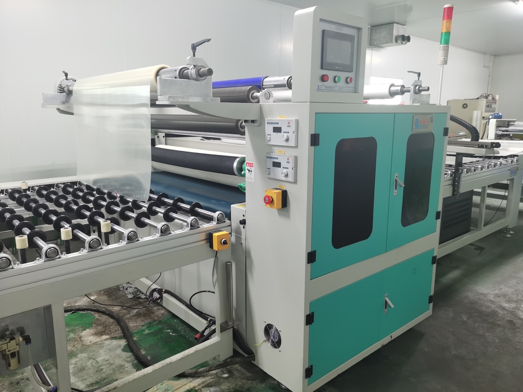 1.5KW Film Laminating Machine 850mm Altezza 300mm Lunghezza minima per plastica, acrilico, foglio, cartone, vetro