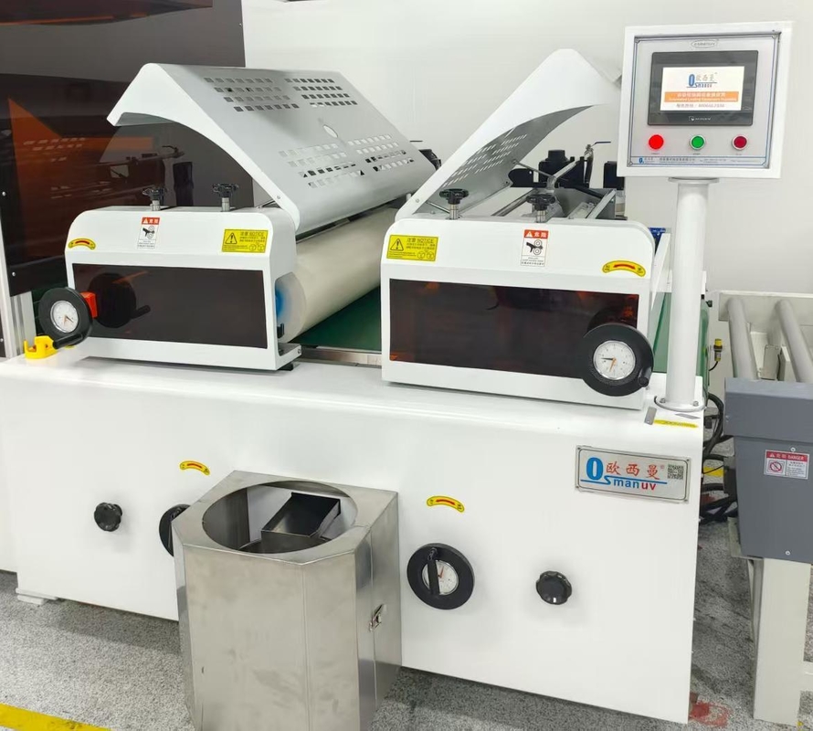 Ingegneria di precisione Soluzioni su misura Macchina spalmatrice a rullo con spalmatura a rullo avanti e indietro 1320mm Larghezza utile