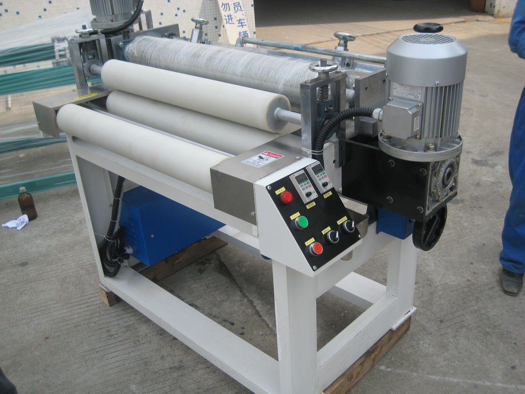 Macchina di rivestimento UV dello spruzzo del rullo per il cuscinetto piano di legno 620Mm KHV del pannello del PVC