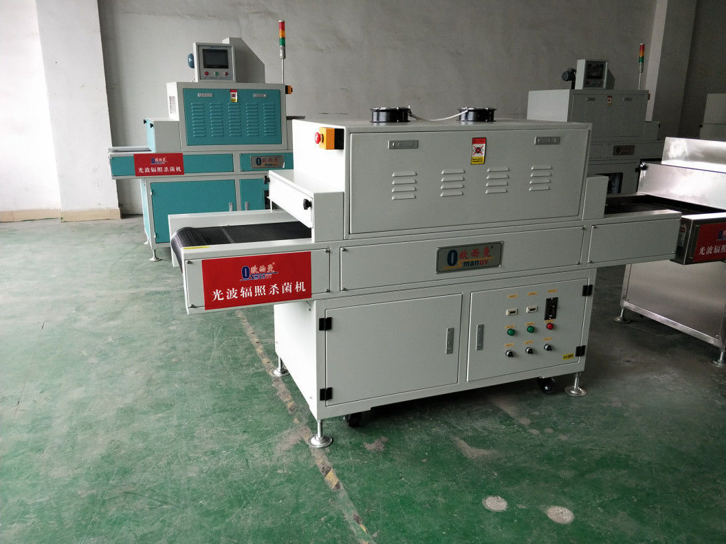 Bianco efficiente del computer della macchina di irradiazione uv della cinghia della maglia di 10m/Min 2KW per la scatola di alimento o l'abbigliamento o il bordo