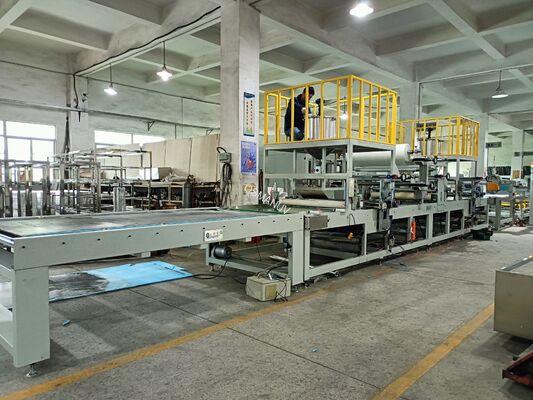 Design innovativo Linea di rivestimento per scarti Funzionamento ad alta efficienza energetica Pannello estruso