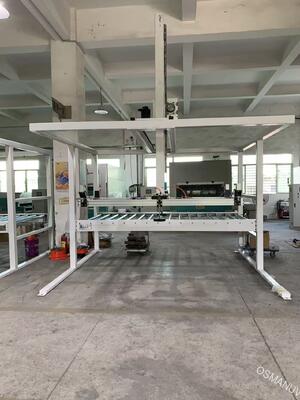 Robot di grondaia per la movimentazione di pannelli e polpa per la lavorazione della polpa.