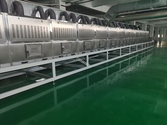 Intelligente linea di produzione di asciugatura a microonde per la stampatura di pasta. Soluzione di asciugatura e trasportatore controllata da PLC e personalizzabile