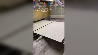 Macchina automatica per il rivestimento a spruzzo di pannelli